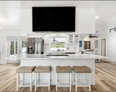 609 Oak Terrace - Photo Thumbnail 8