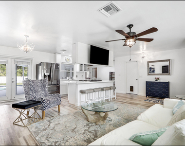 609 Oak Terrace - Photo Thumbnail 6