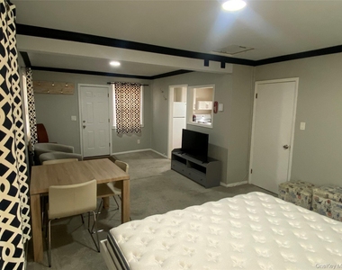 702 Fox Run Lane - Photo Thumbnail 6