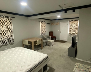 702 Fox Run Lane - Photo Thumbnail 5