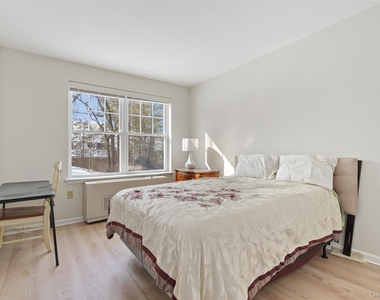 107 Sutton Drive - Photo Thumbnail 5