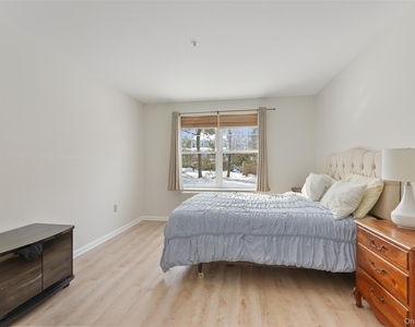 107 Sutton Drive - Photo Thumbnail 3