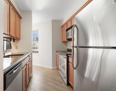 107 Sutton Drive - Photo Thumbnail 2
