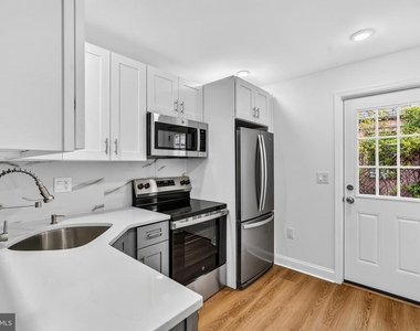 1821 E Oakdale Street - Photo Thumbnail 10