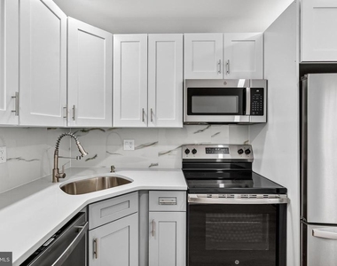 1821 E Oakdale Street - Photo Thumbnail 11
