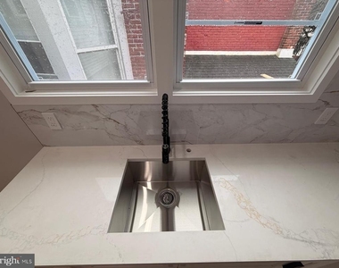 230 N 9th Street - Photo Thumbnail 3