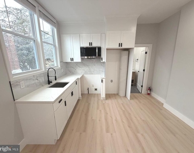 230 N 9th Street - Photo Thumbnail 2