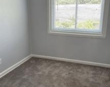 866 Bellevue Street Se - Photo Thumbnail 6