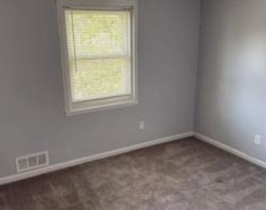 866 Bellevue Street Se - Photo Thumbnail 4