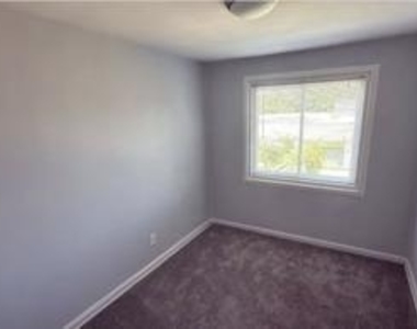 866 Bellevue Street Se - Photo Thumbnail 7