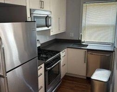 866 Bellevue Street Se - Photo Thumbnail 1