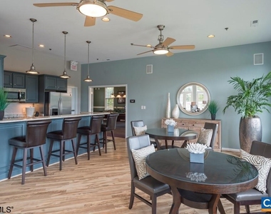 200 Lake Club Ct - Photo Thumbnail 15