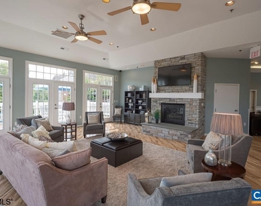 200 Lake Club Ct - Photo Thumbnail 14