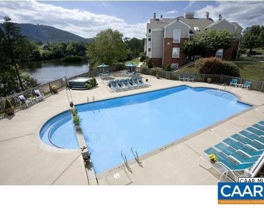 200 Lake Club Ct - Photo Thumbnail 8