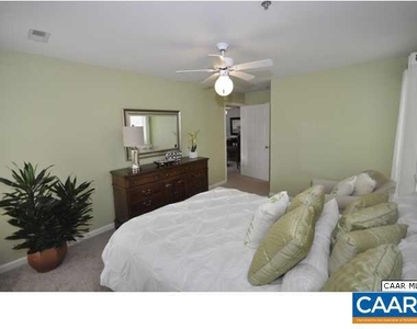 200 Lake Club Ct - Photo Thumbnail 15
