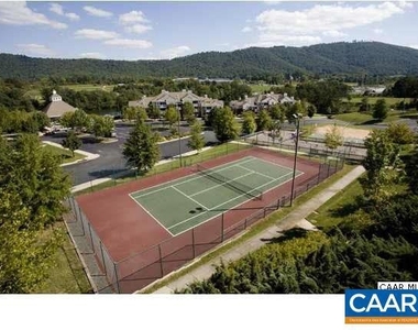 200 Lake Club Ct - Photo Thumbnail 10