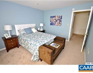 200 Lake Club Ct - Photo Thumbnail 14