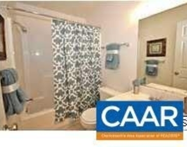 200 Lake Club Ct - Photo Thumbnail 7