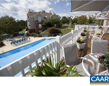 200 Lake Club Ct - Photo Thumbnail 12