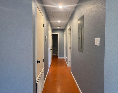 1403 Strickland St - Photo Thumbnail 4