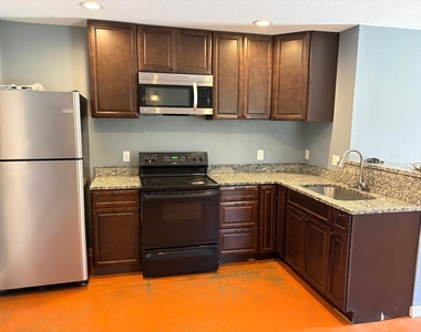 1403 Strickland St - Photo Thumbnail 3