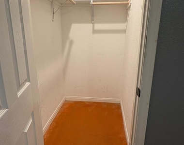 1403 Strickland St - Photo Thumbnail 8