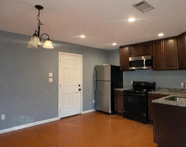 1403 Strickland St - Photo Thumbnail 2