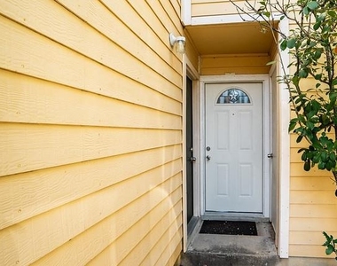 7825 Beauregard Cir - Photo Thumbnail 12