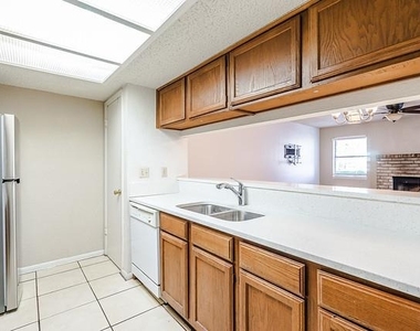 7825 Beauregard Cir - Photo Thumbnail 4