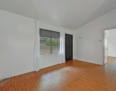 515 Pecan Grove Rd - Photo Thumbnail 3