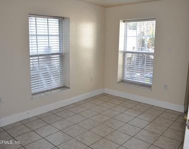127 7th Avenue N - Photo Thumbnail 4