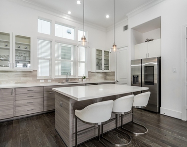 2312 Hutchins Street - Photo Thumbnail 15