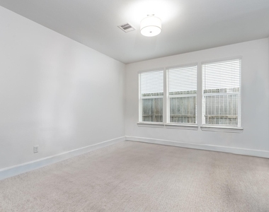 2312 Hutchins Street - Photo Thumbnail 7