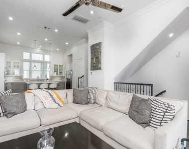 2312 Hutchins Street - Photo Thumbnail 10