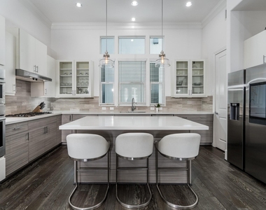 2312 Hutchins Street - Photo Thumbnail 1