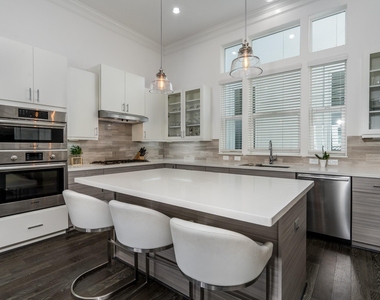 2312 Hutchins Street - Photo Thumbnail 4