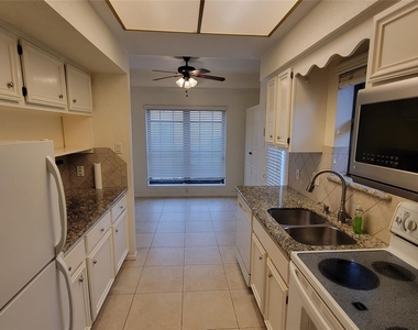 800 Country Place Drive - Photo Thumbnail 7