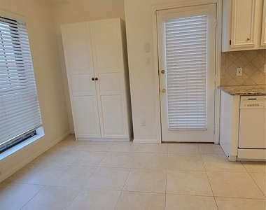 800 Country Place Drive - Photo Thumbnail 8