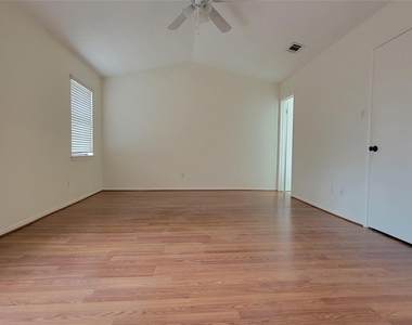 800 Country Place Drive - Photo Thumbnail 9