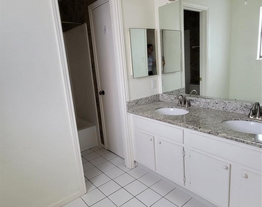 800 Country Place Drive - Photo Thumbnail 11