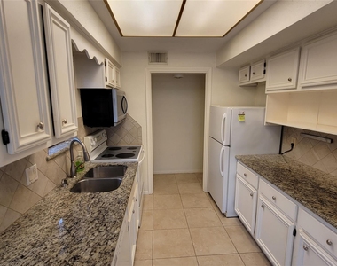 800 Country Place Drive - Photo Thumbnail 6