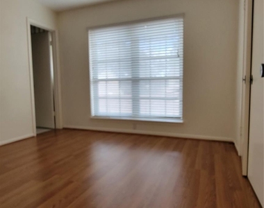 800 Country Place Drive - Photo Thumbnail 12