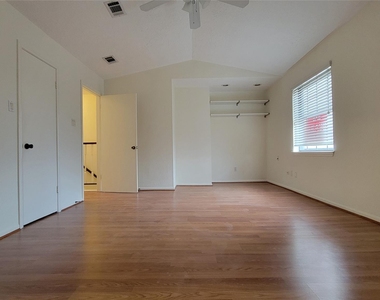 800 Country Place Drive - Photo Thumbnail 10