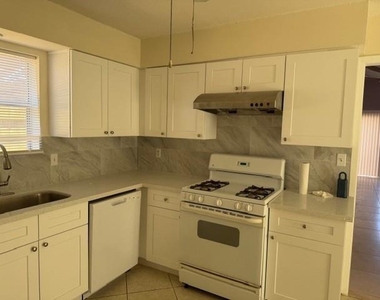 11926 Alief Place Drive - Photo Thumbnail 3