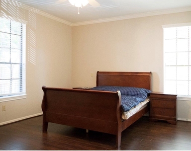 2255 Braeswood Park Drive - Photo Thumbnail 7
