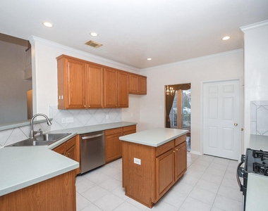 14234 Silver Glade Lane - Photo Thumbnail 6