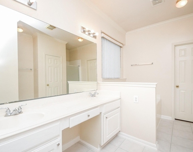 14234 Silver Glade Lane - Photo Thumbnail 9