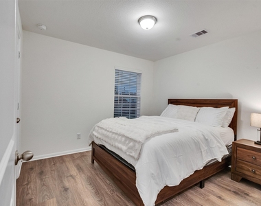 403 Magnolia Street - Photo Thumbnail 13