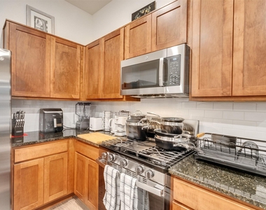 403 Magnolia Street - Photo Thumbnail 6
