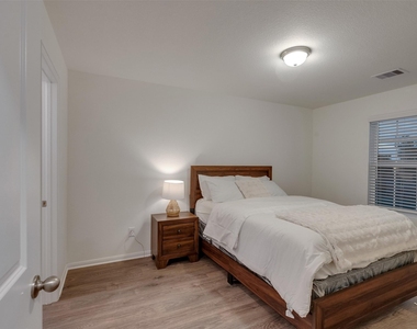 403 Magnolia Street - Photo Thumbnail 14